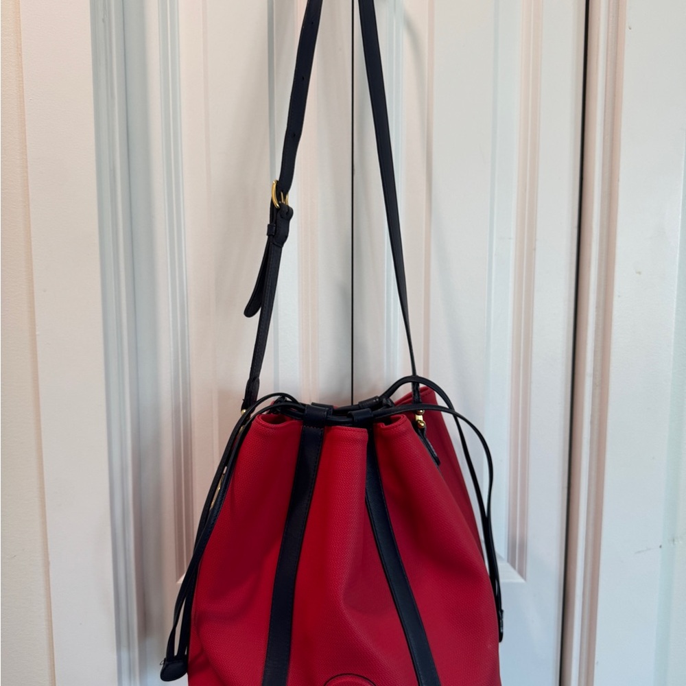 MARIE CLAIRE Bucket Bag